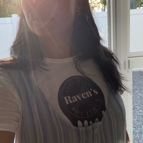 Meet your Posher, Raven. - Picture 2 of 9